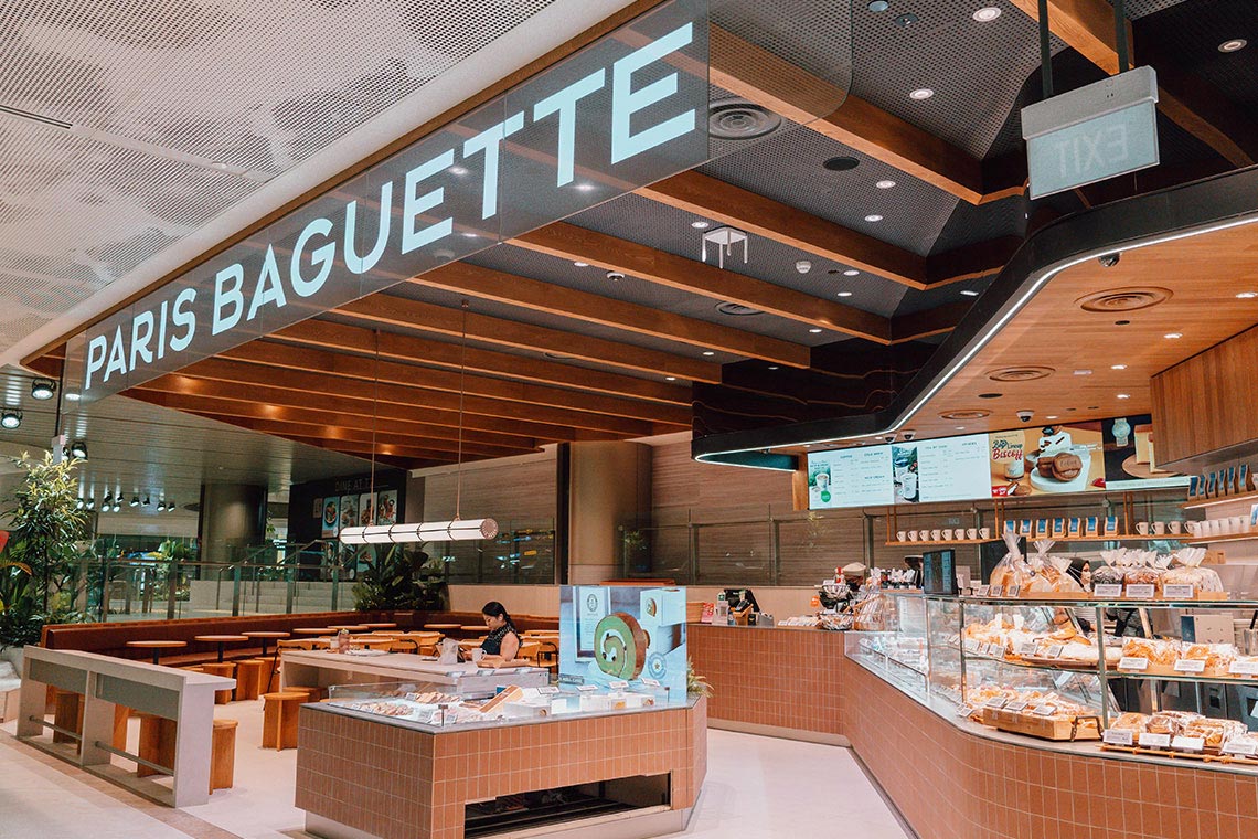 Paris Baguette, salah satu cafe sekaligus toko roti terbaik di Changi Airport.