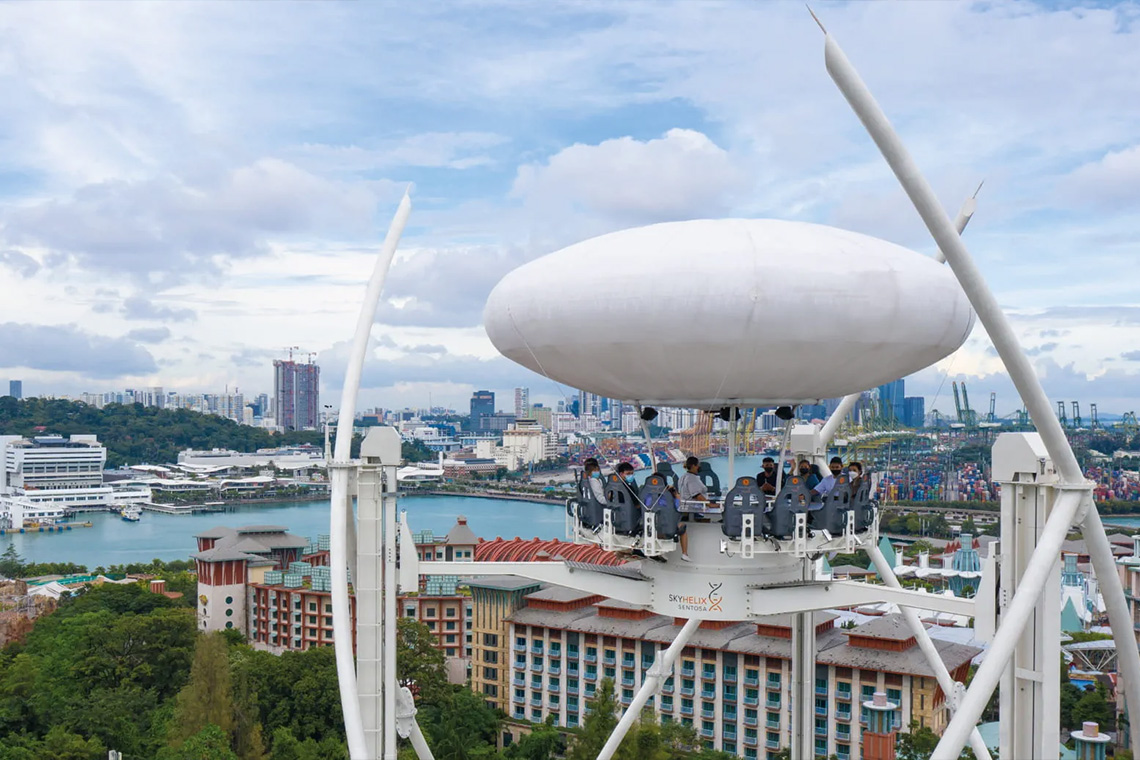 Pemandangan indah dari SkyHelix Sentosa di Pulau Sentosa.