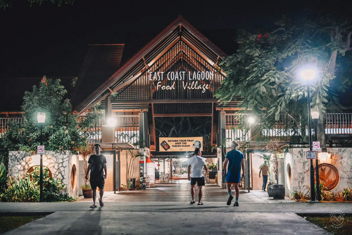 East Coast Lagoon Food Village untuk kulineran di Singapura malam hari.