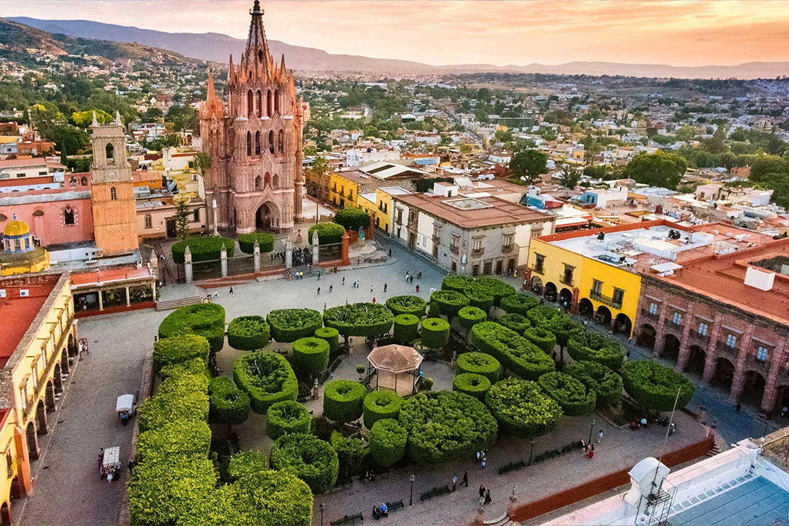 San Miguel de Allende memiliki arsitektur kota yang indah.