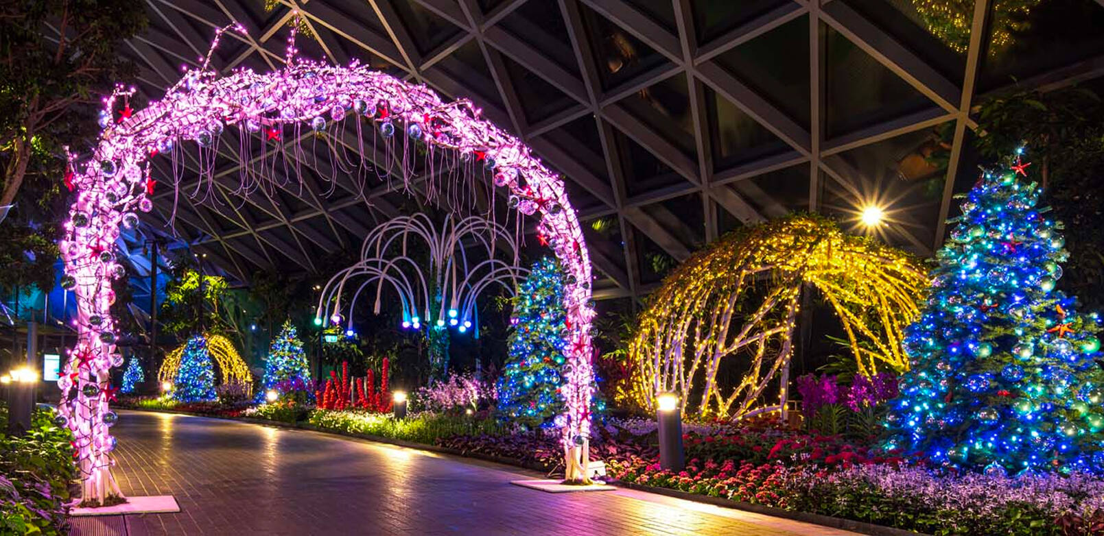 Changi Festive Village kembali lagi tahun ini di Changi Airport untuk memeriahkan liburan akhir tahunmu!