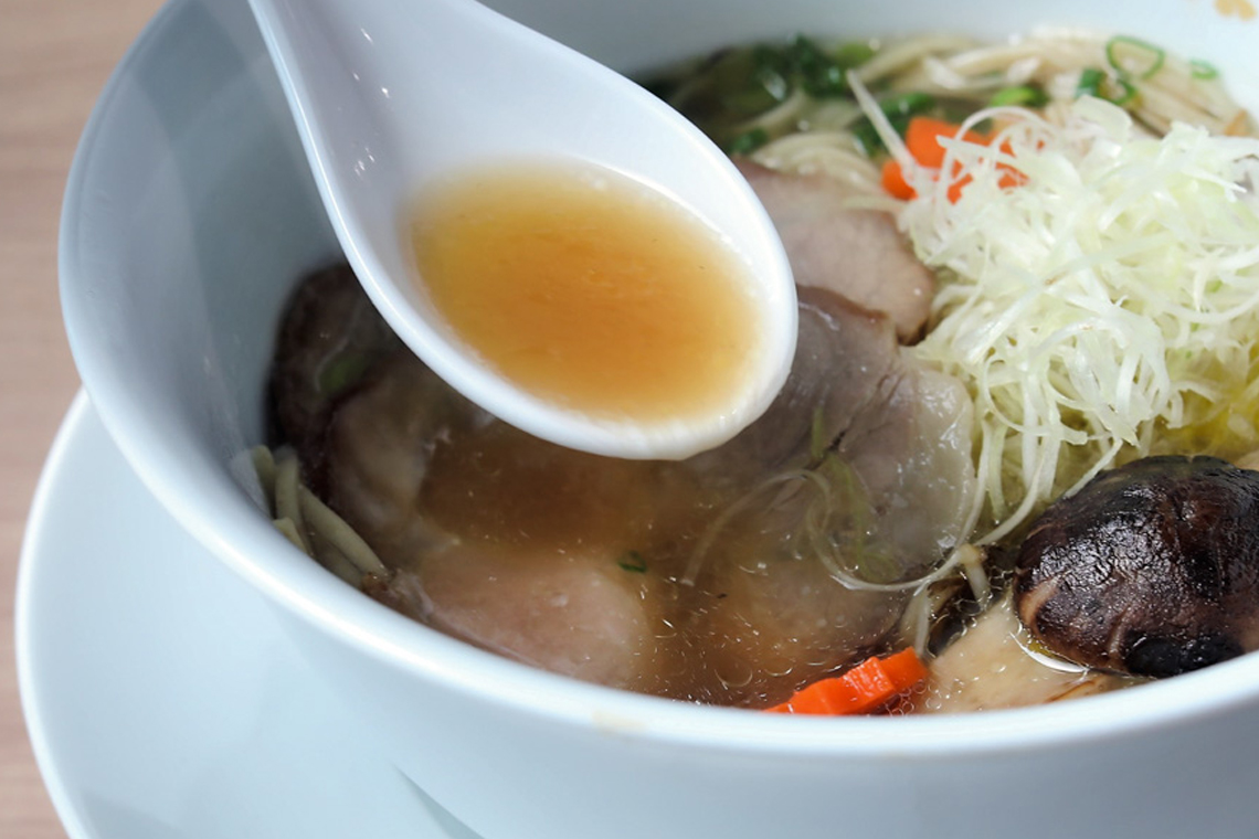 nowboarding Shiki Hototogisu Ramen adalah pilihan restoran yang tepat bagi pecinta ramen.