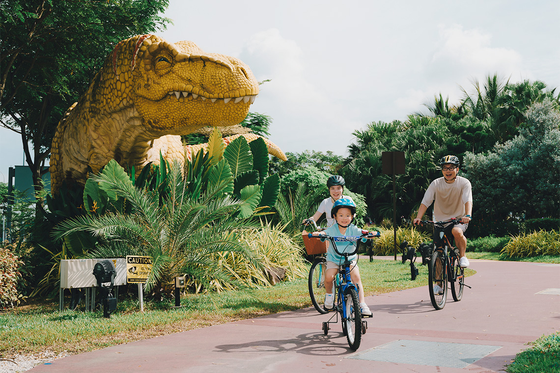 Changi Jurassic Mile adalah pilihan tempat wisata anak di Changi Airport yang seru.