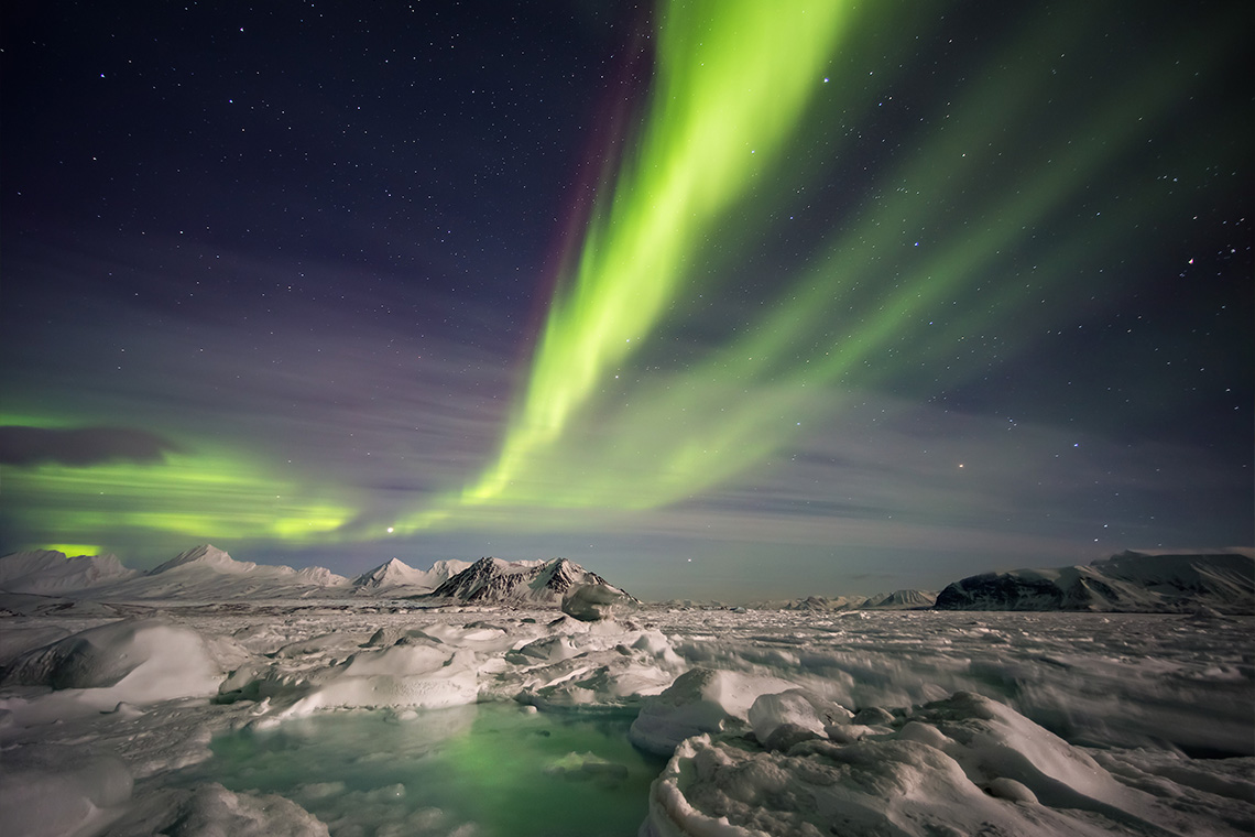 Kangerlussuaq di Greenland adalah tempat melihat aurora yang bagus.