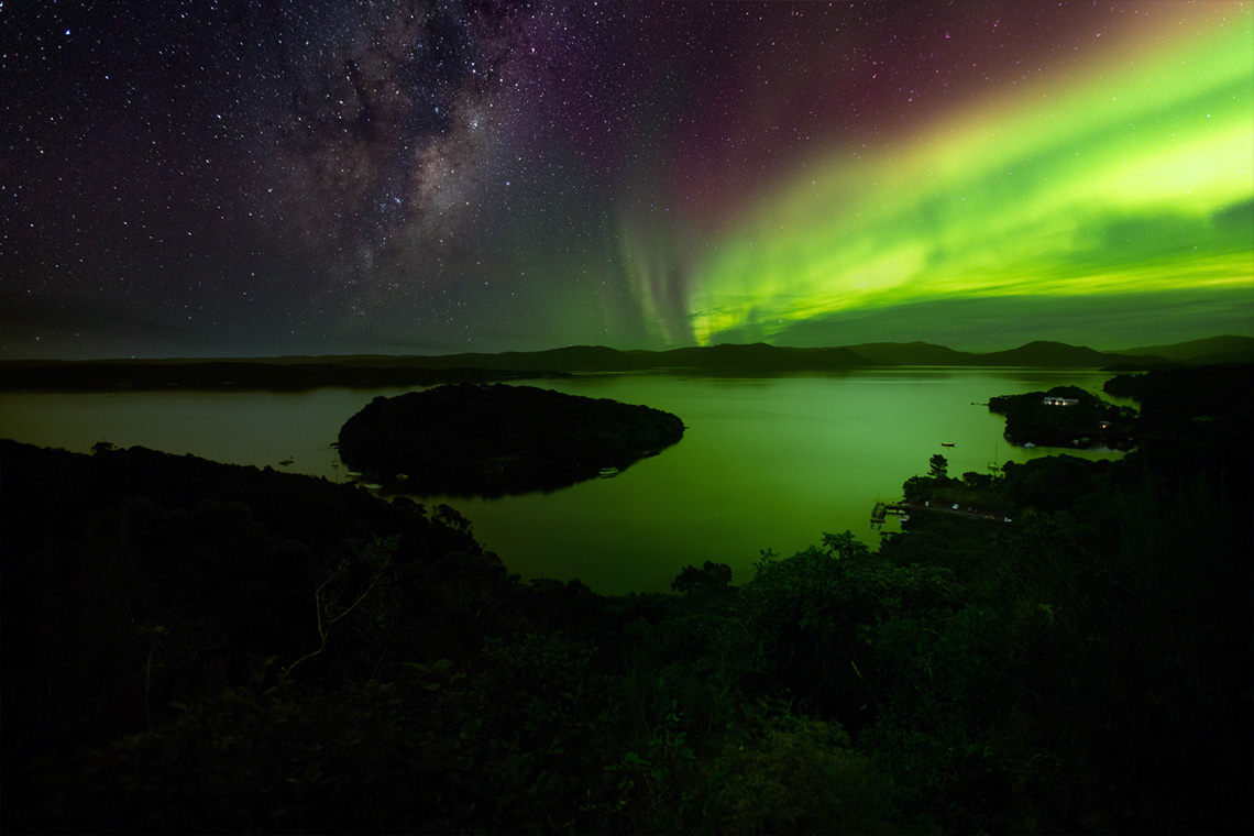 New Zealand adalah salah satu negara yang bisa melihat aurora.