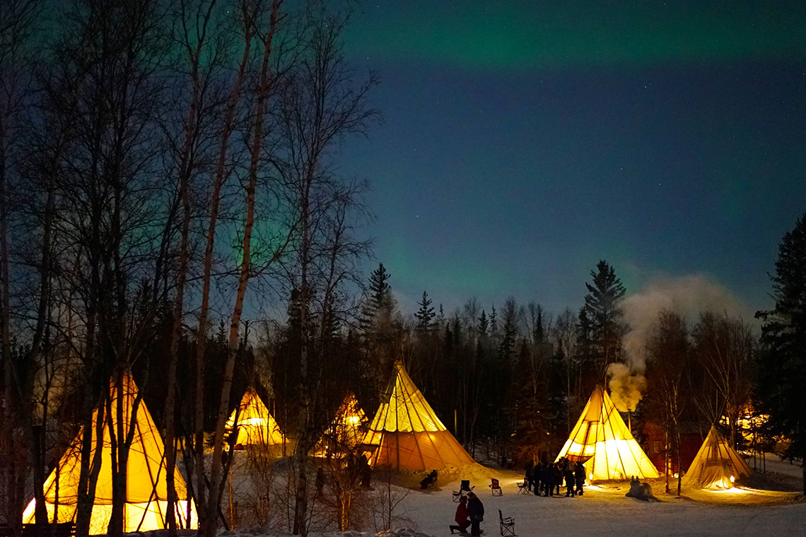 Pengalaman camping di Kanada, salah satu negara dengan aurora terbaik.