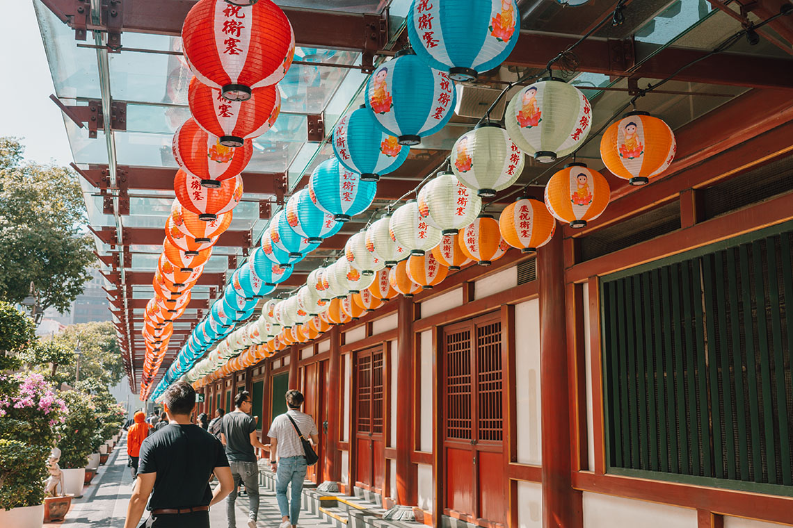 Jalan-jalan ke Chinatown lewat wisata Singapura gratis dari Bandara Changi.