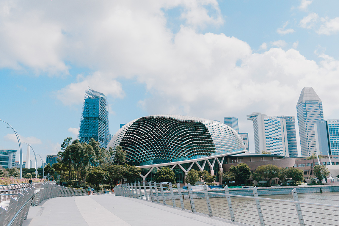 Esplanade adalah destinasi wisata Free Singapore Tours yang bisa didatangi.