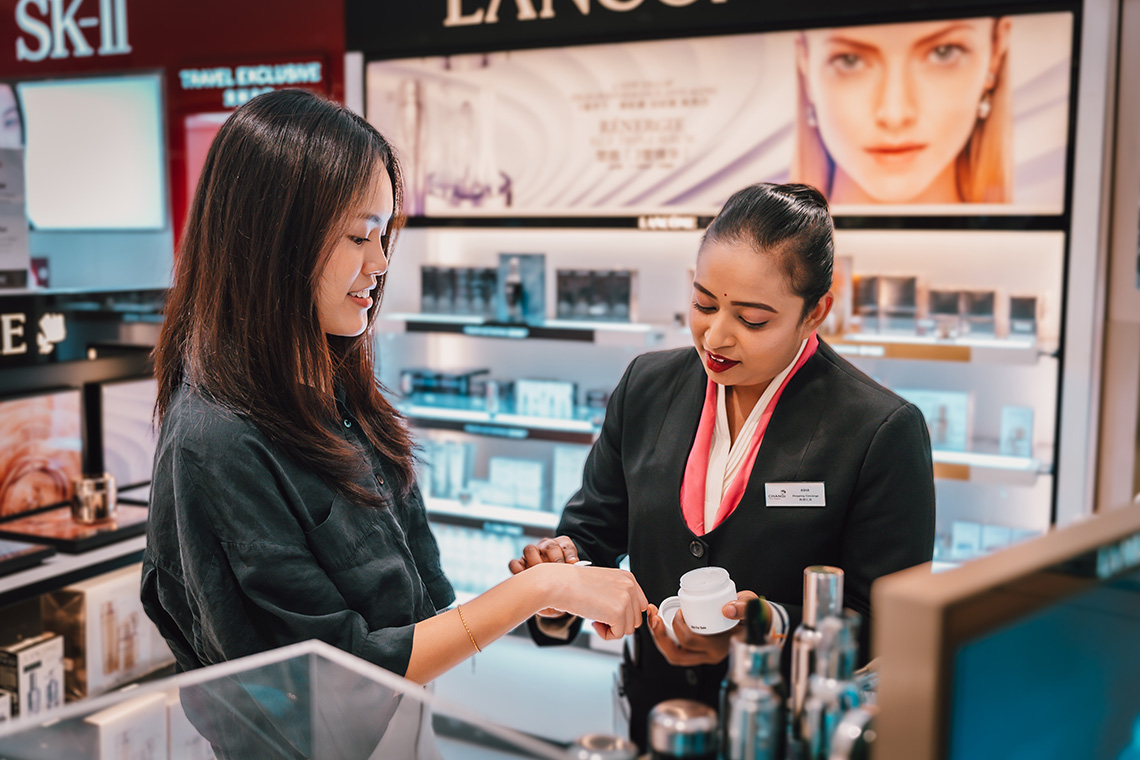 Layanan shopping concierge hadir di Changi Airport untuk memberikan pengalaman belanja praktis.