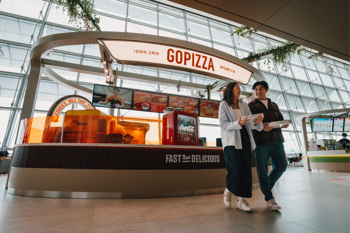 Menjelajahi opsi makanan di semua terminal Changi Airport.