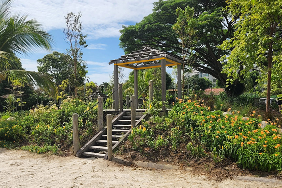 Pasir Ris Park menawarkan berbagai kegiatan dan area yang family-friendly.